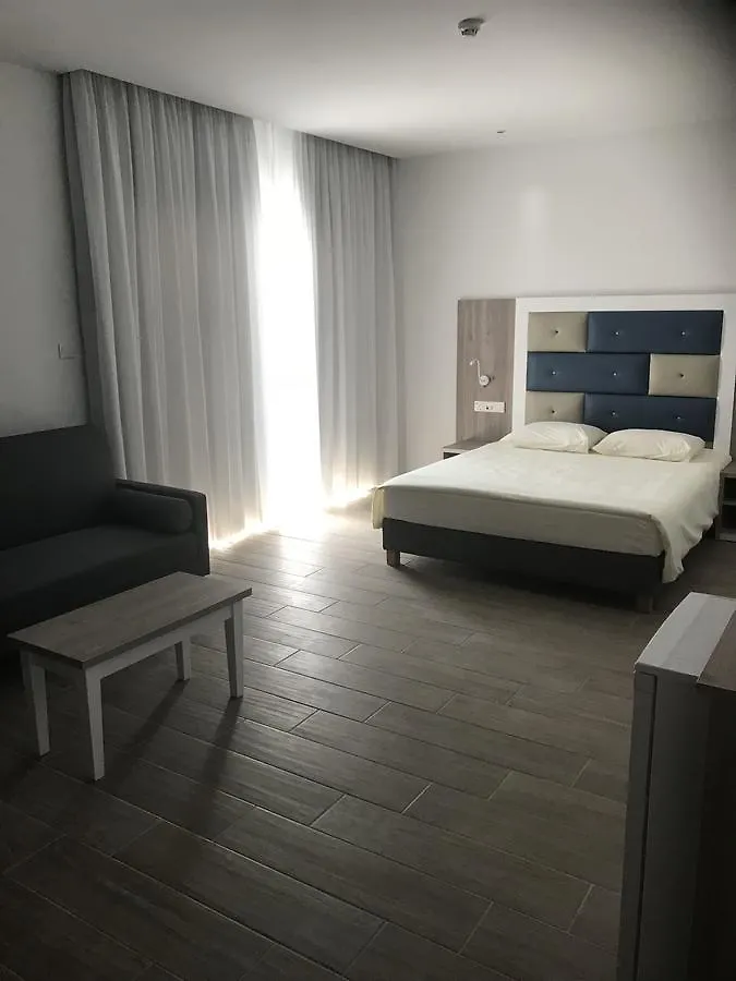 איה נאפה Stratovarius Nissi Rooms קפריסין